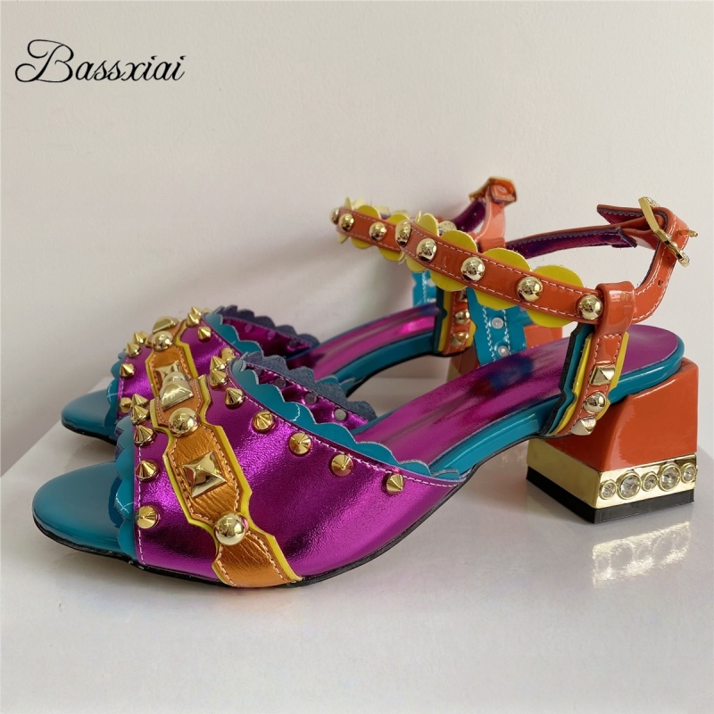 Luxury Rivet T-Strap Sandals W - огляд і ціна Casual Sandal Leather