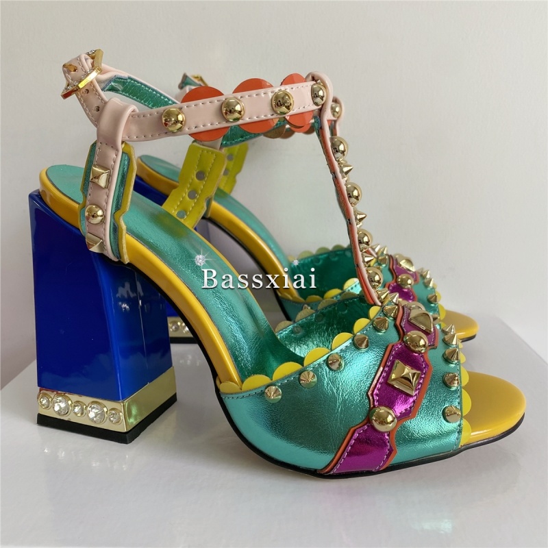 Luxury Rivet T-Strap Sandals W - огляд і ціна Casual Sandal Leather